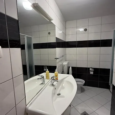 8 Mare - By Ta Leut Agency Apartament *