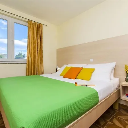 8 Mare - By Ta Leut Agency Apartament *