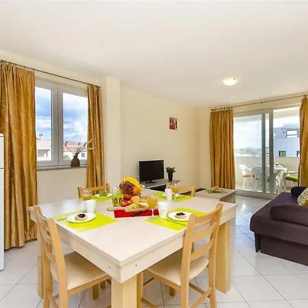 8 Mare - By Ta Leut Agency Privlaka (Zadar)