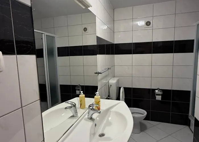 8 Mare - By Ta Leut Agency Apartmán *