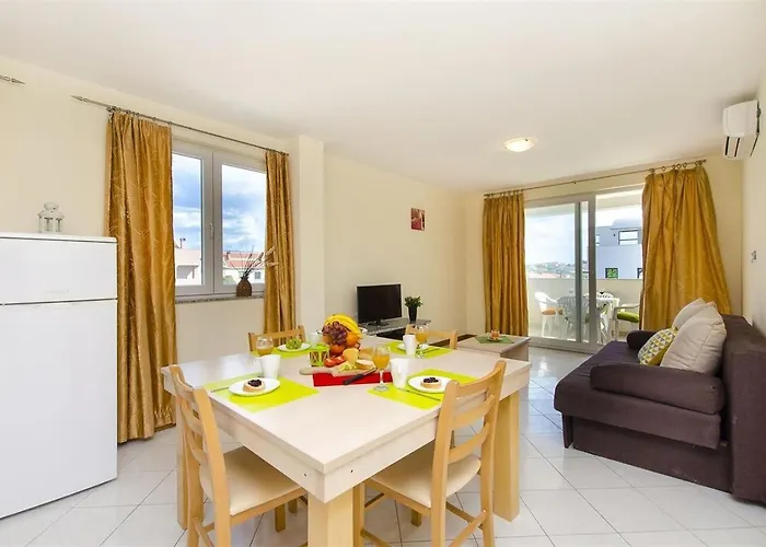 8 Mare - By Ta Leut Agency Privlaka (Zadar)