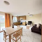 8 Mare - By Ta Leut Agency Apartman *