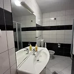 8 Mare - By Ta Leut Agency Apartman *