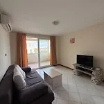 8 Mare - By Ta Leut Agency Apartman