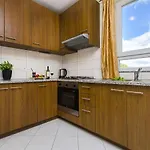 8 Mare - By Ta Leut Agency Apartman