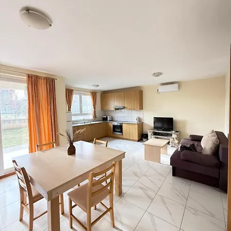 8 Mare - By Ta Leut Agency Apartmán *