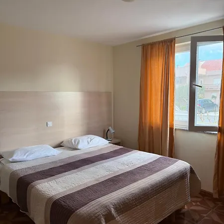 8 Mare - By Ta Leut Agency *