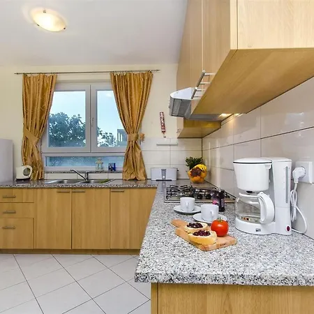 8 Mare - By Ta Leut Agency Privlaka (Zadar)