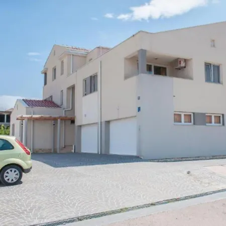 Apartman 8 Mare - By Ta Leut Agency