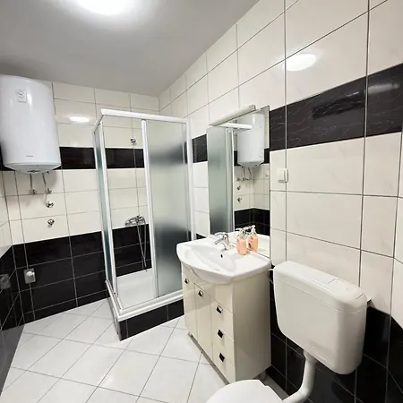 8 Mare - By Ta Leut Agency Apartman