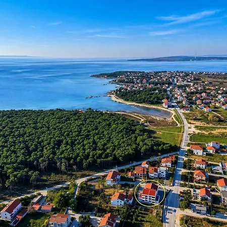 8 Mare - By Ta Leut Agency Apartman