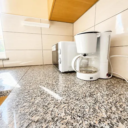 8 Mare - By Ta Leut Agency Apartman