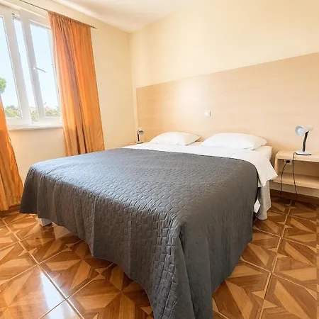 Apartman 8 Mare - By Ta Leut Agency
