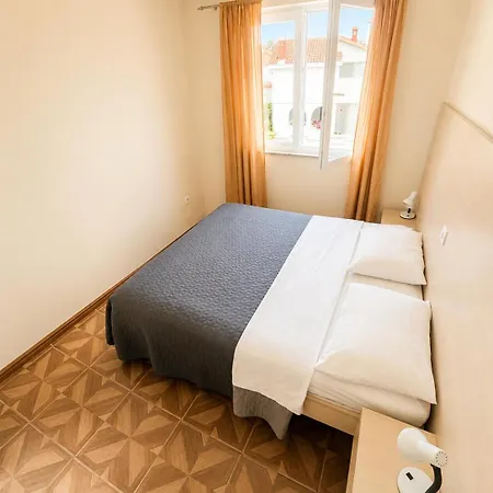 8 Mare - By Ta Leut Agency Apartman