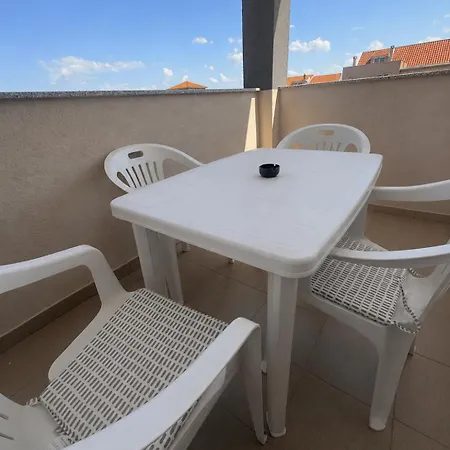 Apartman 8 Mare - By Ta Leut Agency