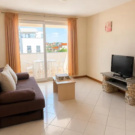 8 Mare - By Ta Leut Agency Apartman