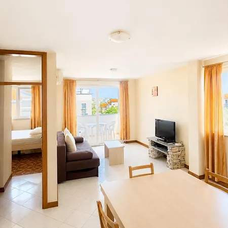 8 Mare - By Ta Leut Agency Apartman *