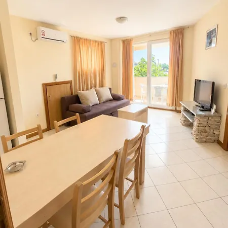 8 Mare - By Ta Leut Agency Privlaka (Zadar)