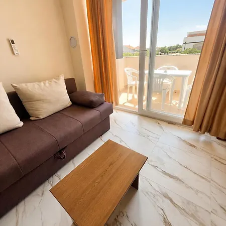 8 Mare - By Ta Leut Agency Privlaka (Zadar)
