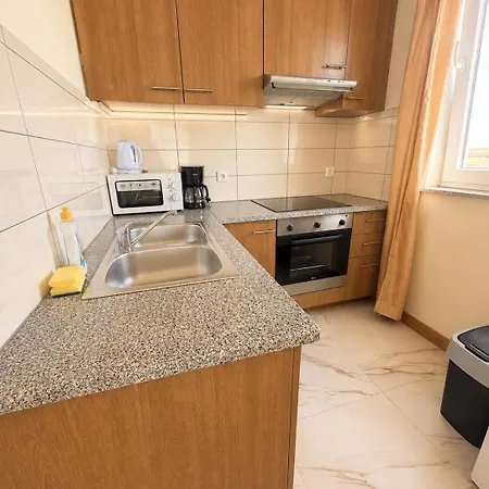 8 Mare - By Ta Leut Agency Apartman *